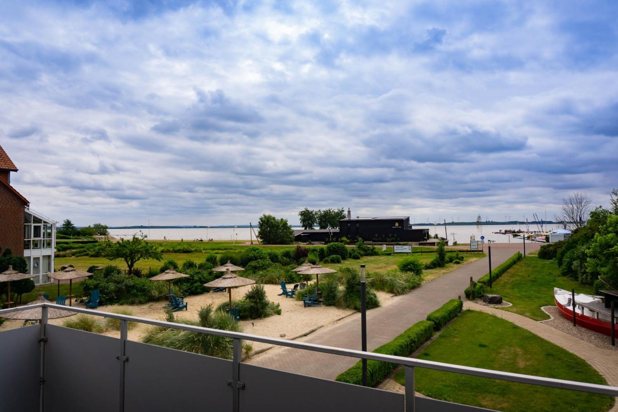 Haus Strandglueck - Urlaub Mit Blick Auf Den Duemmer See Apartment Lembruch Exterior photo
